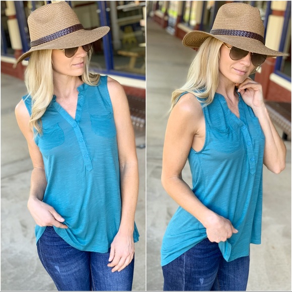 Infinity Raine Tops - ✨LAST 1✨Teal Button Up Front Pocket sleeveless top